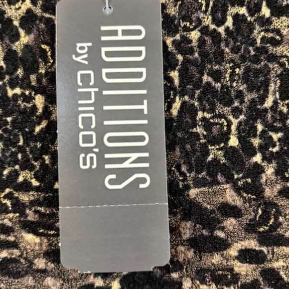 Chico Additions (NWT) Animal print top Size-3 (L/XL) - Picture 2 of 4